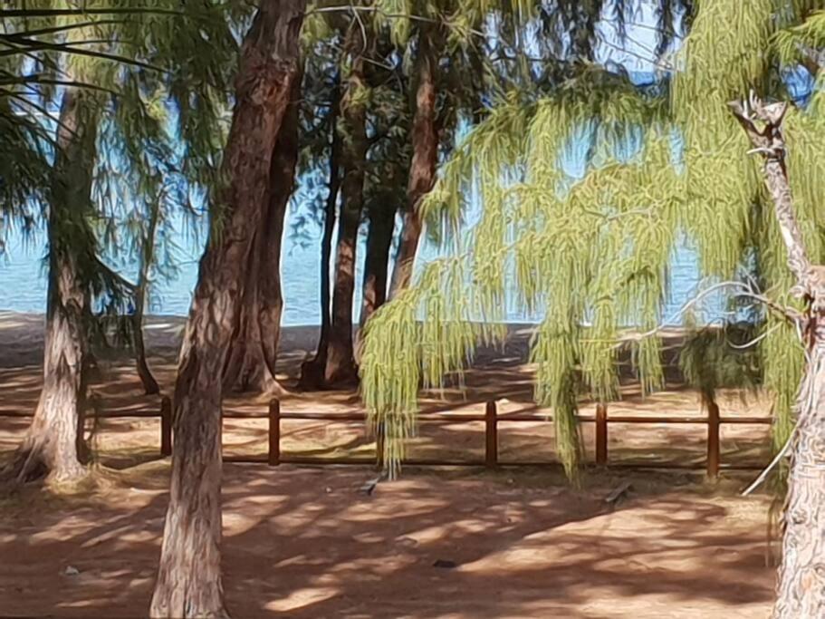 Beachfront Apartment Flic en Flac Luaran gambar